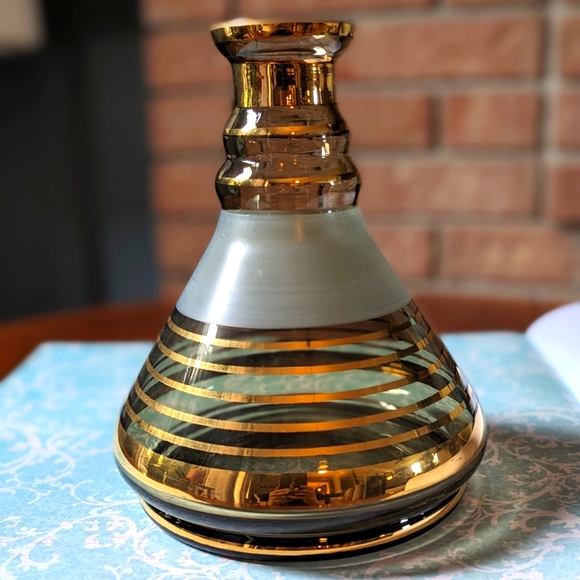 Elegant Vintage Amber Glass Decanter with Gold Accents - No Stopper - Picture 2 of 3